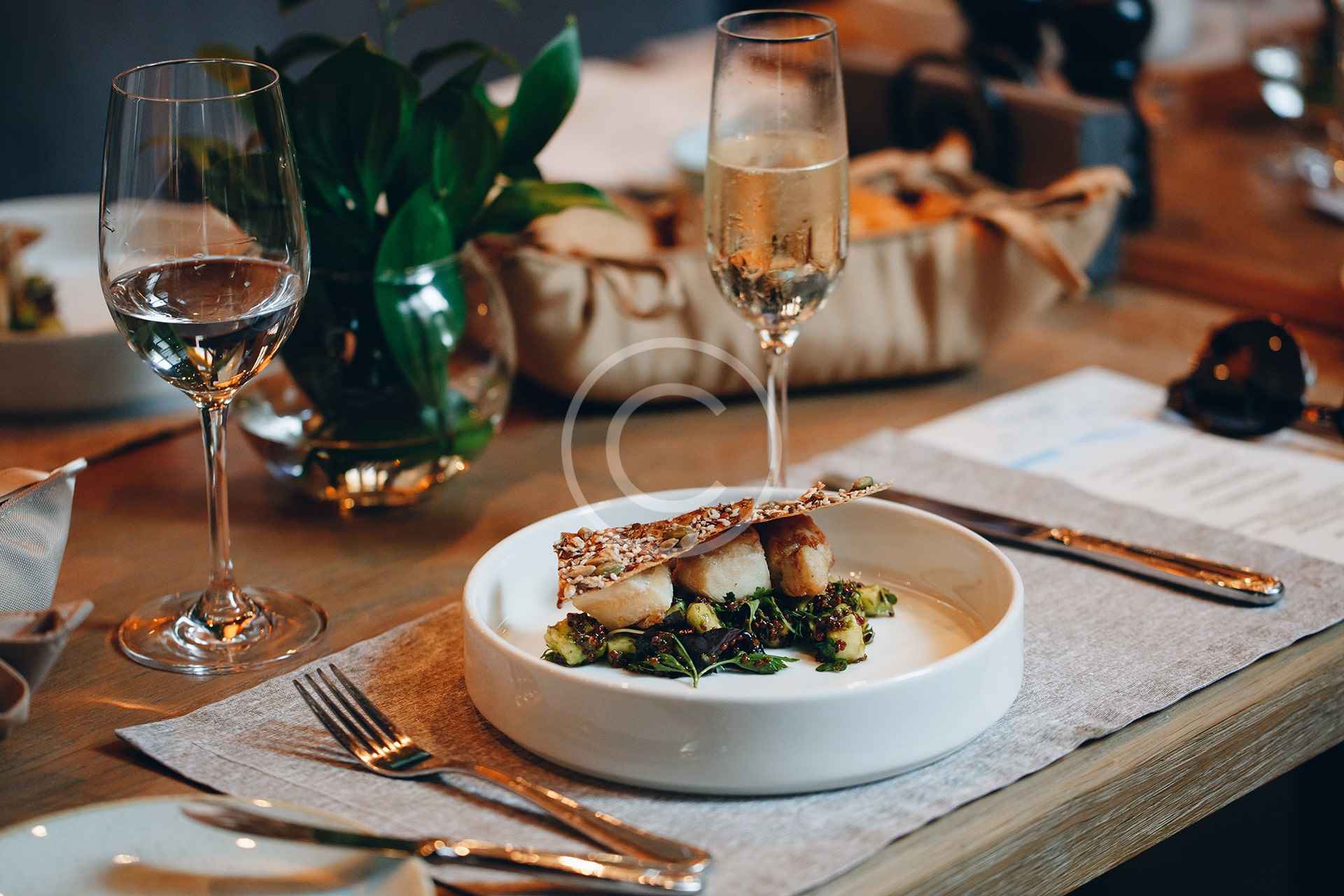 Tartare di Chianina con burrata, uovo di quaglia e acciughe